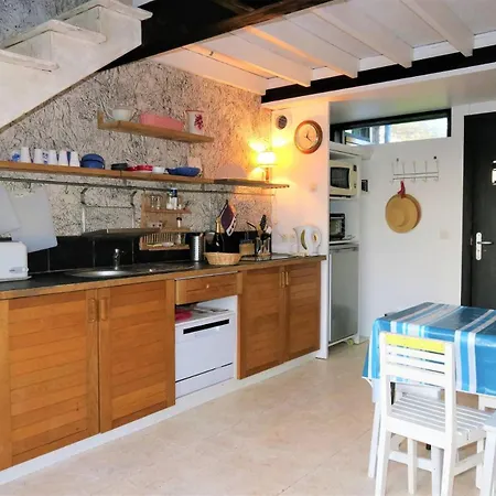Maisonnette De Charme A 400m De La A - Ref 64 *